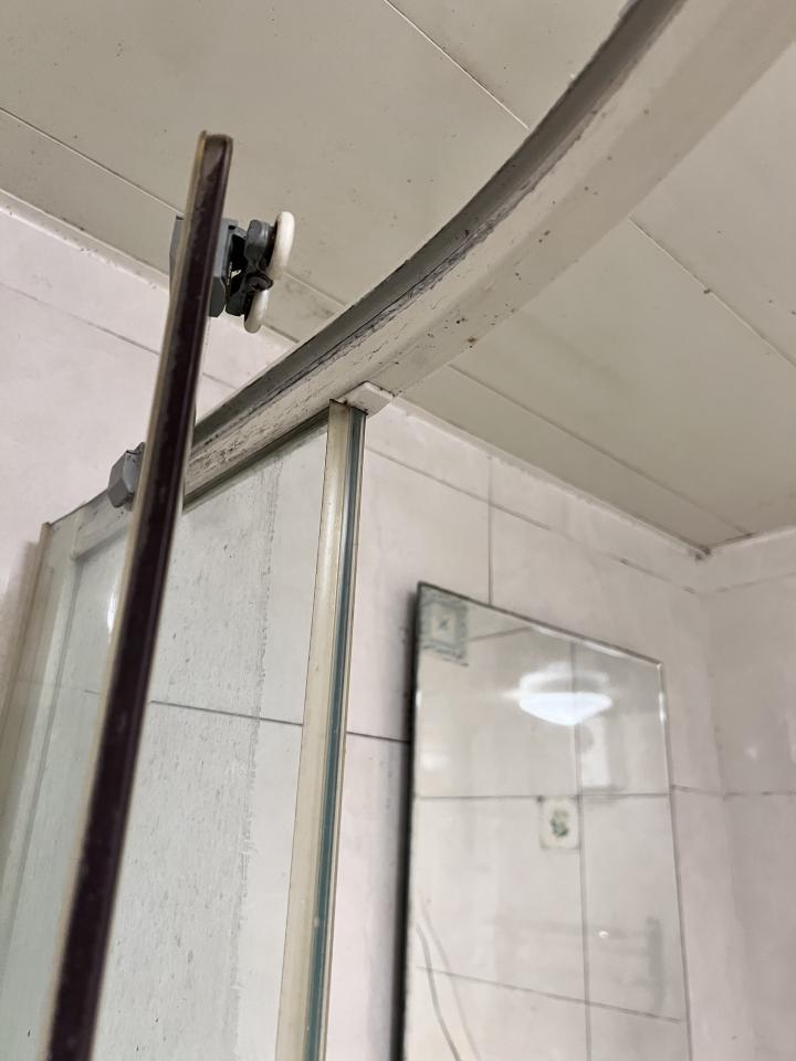 淋浴拉門安裝維修案件圖片