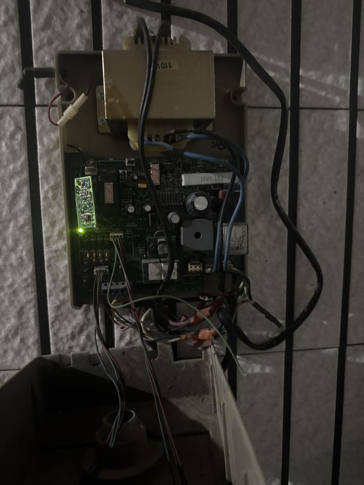 鐵捲門維修案件圖片