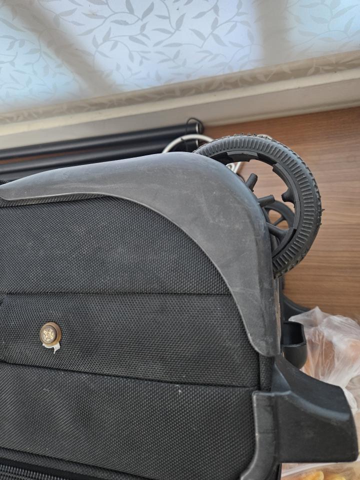 行李箱維修案件圖片