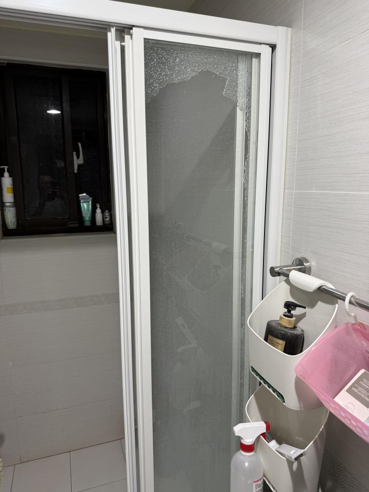 淋浴拉門安裝維修案件圖片