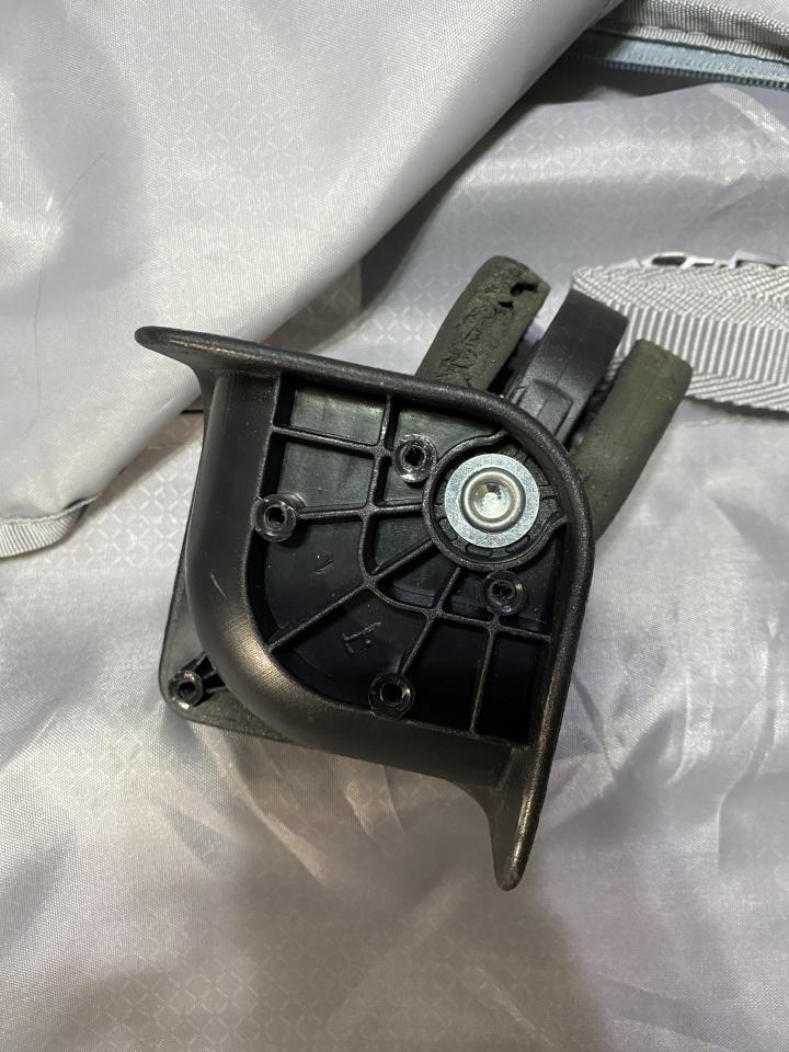 行李箱維修案件圖片