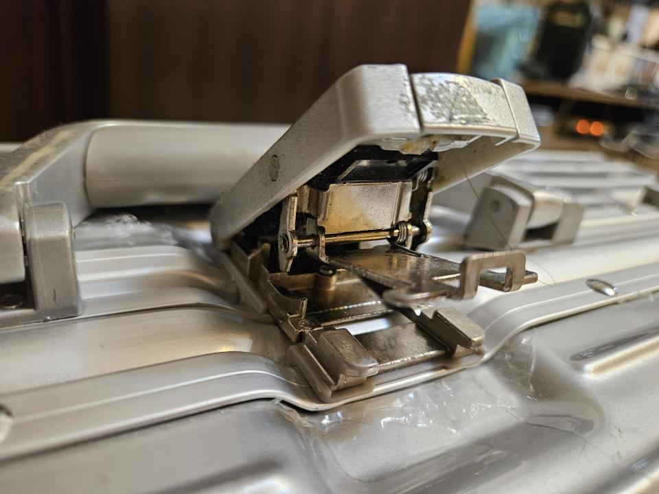 行李箱維修案件圖片