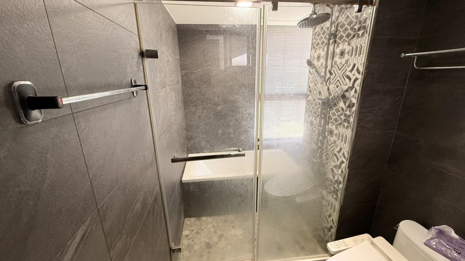 淋浴拉門安裝維修案件圖片