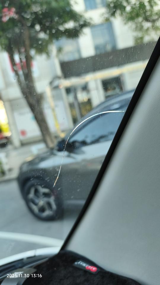 汽車玻璃修補案件圖片