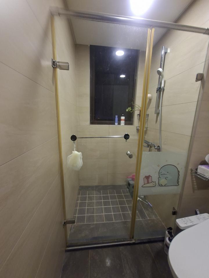 淋浴拉門安裝維修案件圖片