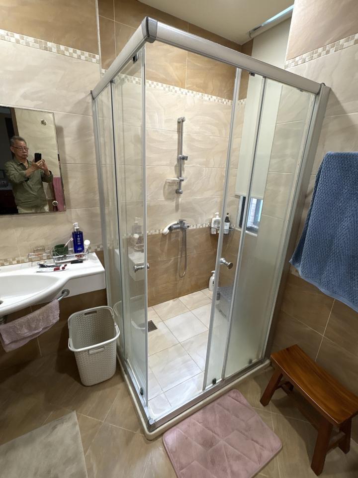 淋浴拉門安裝維修案件圖片