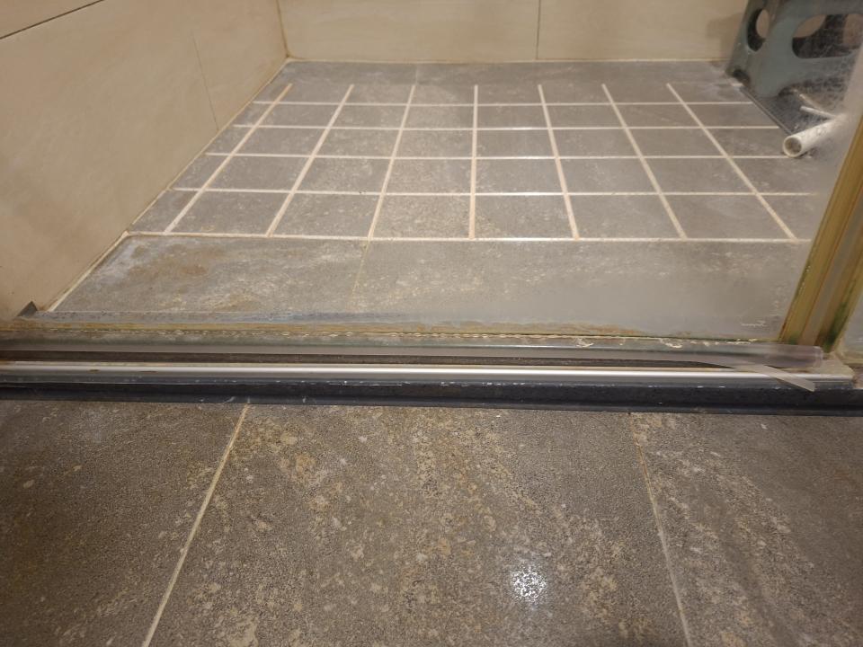 淋浴拉門安裝維修案件圖片