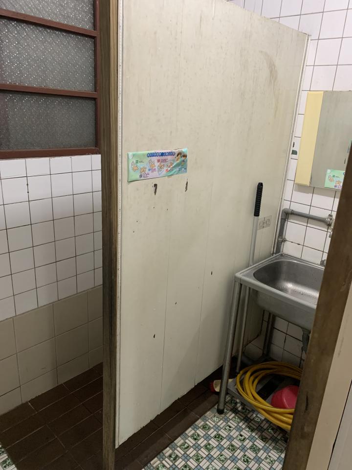 廁所隔間案件圖片