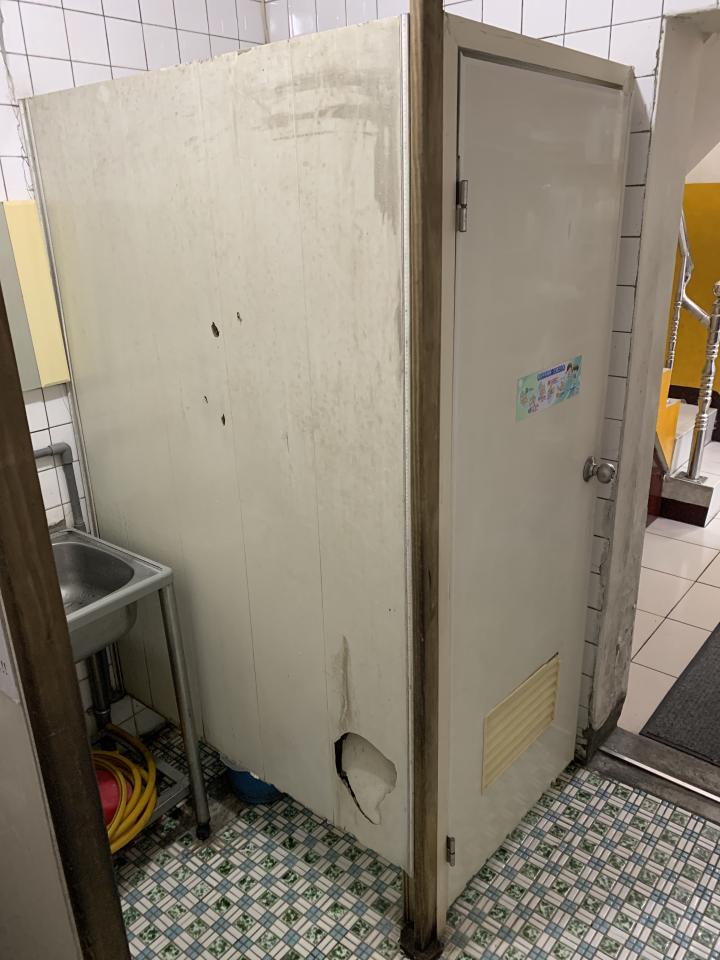 廁所隔間案件圖片