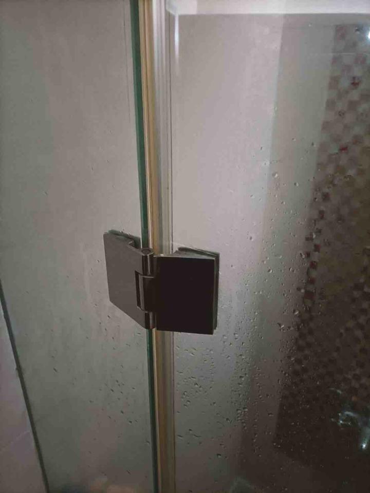 淋浴拉門安裝維修案件圖片