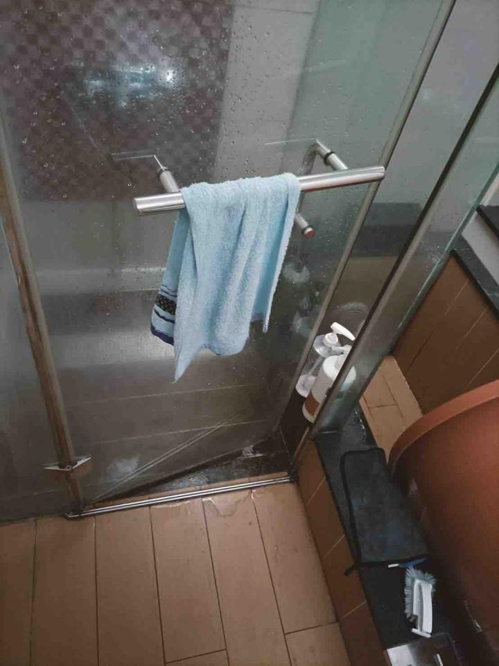 淋浴拉門安裝維修案件圖片