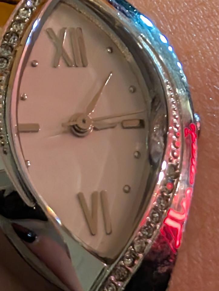 鐘錶行案件圖片