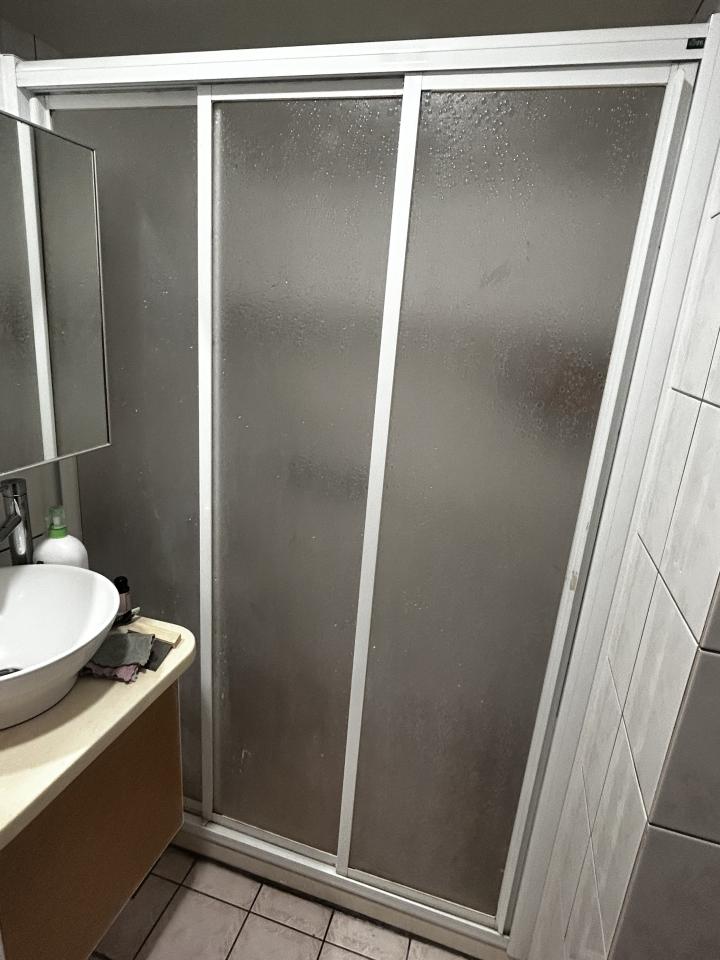 淋浴拉門安裝維修案件圖片