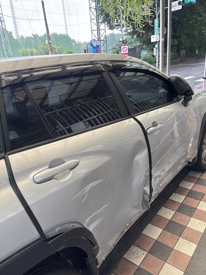 汽車板金烤漆案件圖片