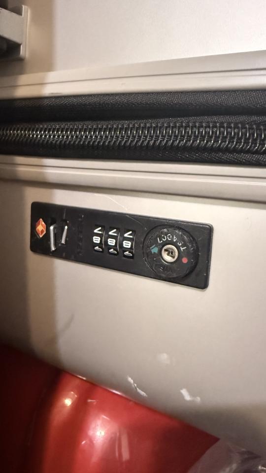 行李箱維修案件圖片