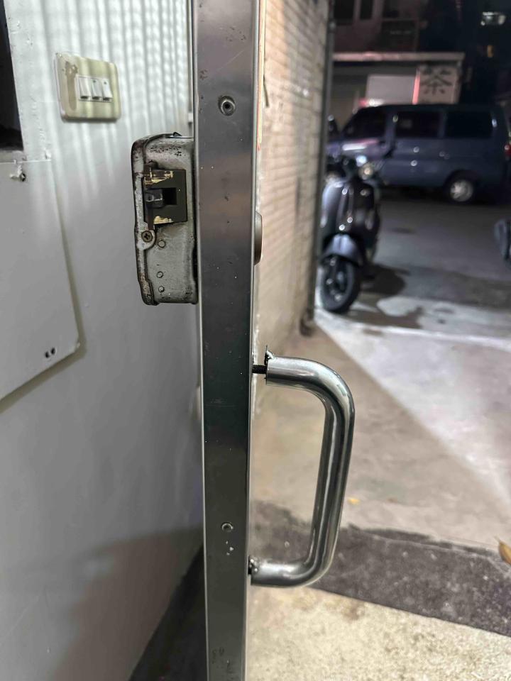 門片維修案件圖片