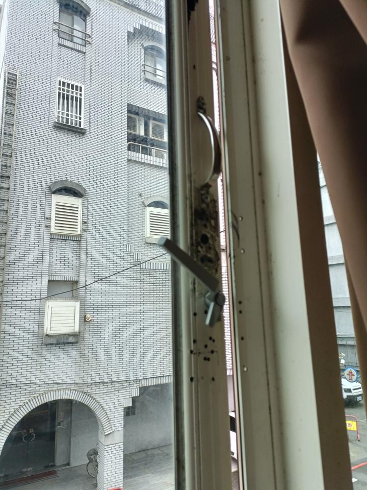 窗戶維修案件圖片