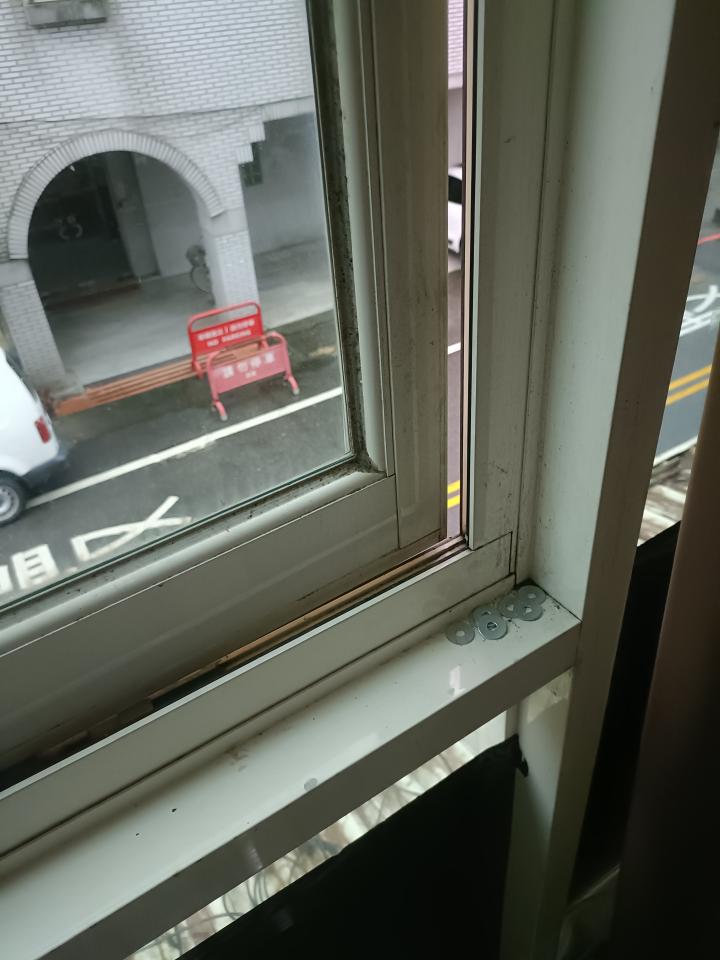 窗戶維修案件圖片