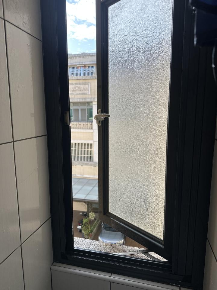 窗戶維修案件圖片