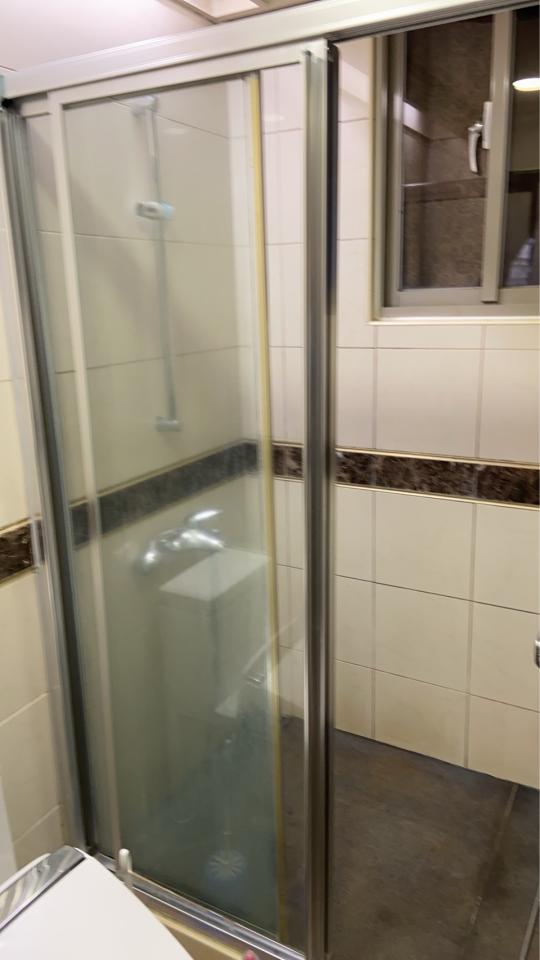 淋浴拉門安裝維修案件圖片
