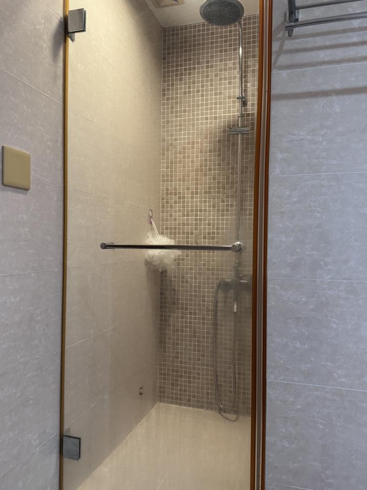 淋浴拉門安裝維修案件圖片