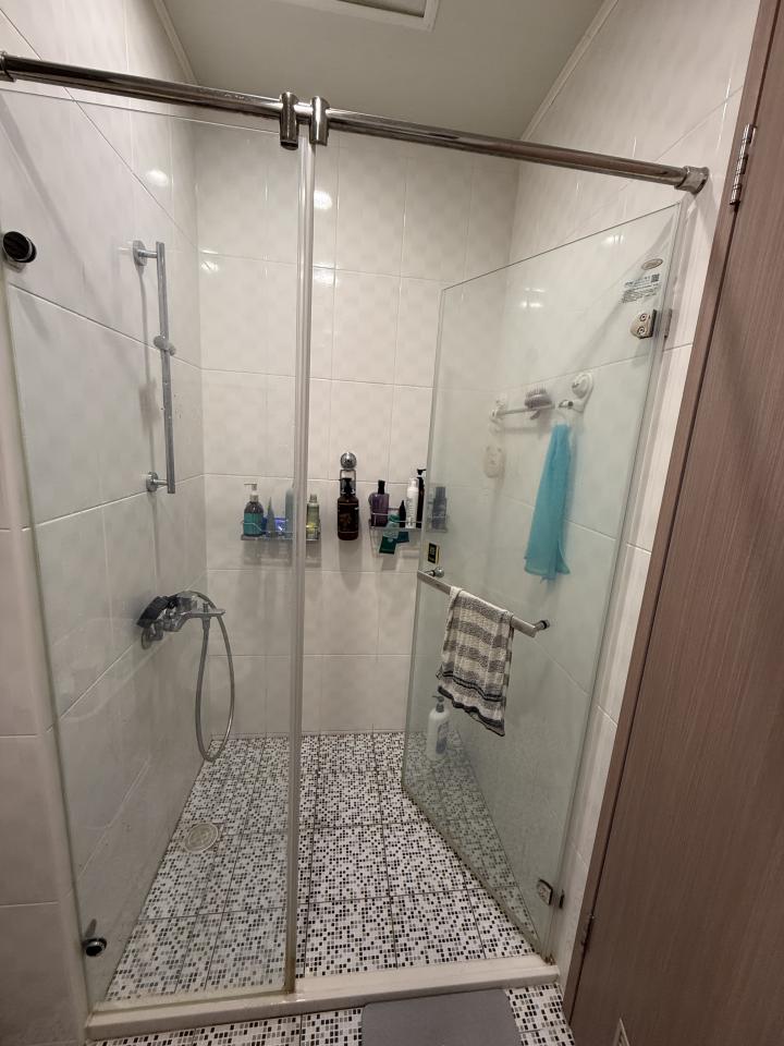 淋浴拉門安裝維修案件圖片