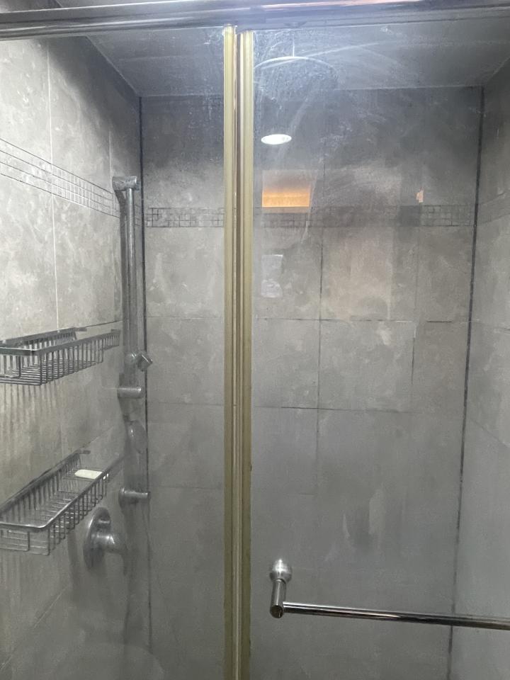 淋浴拉門安裝維修案件圖片