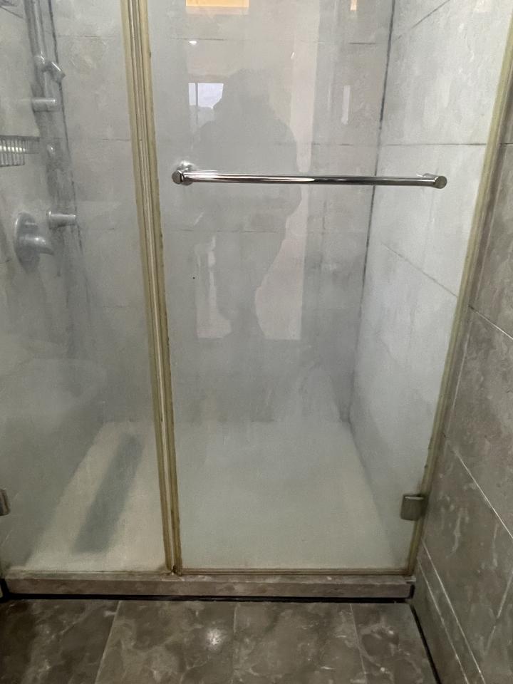 淋浴拉門安裝維修案件圖片