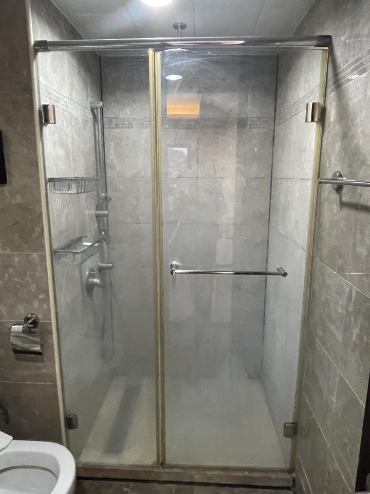 淋浴拉門安裝維修案件圖片