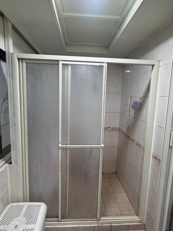 淋浴拉門安裝維修案件圖片