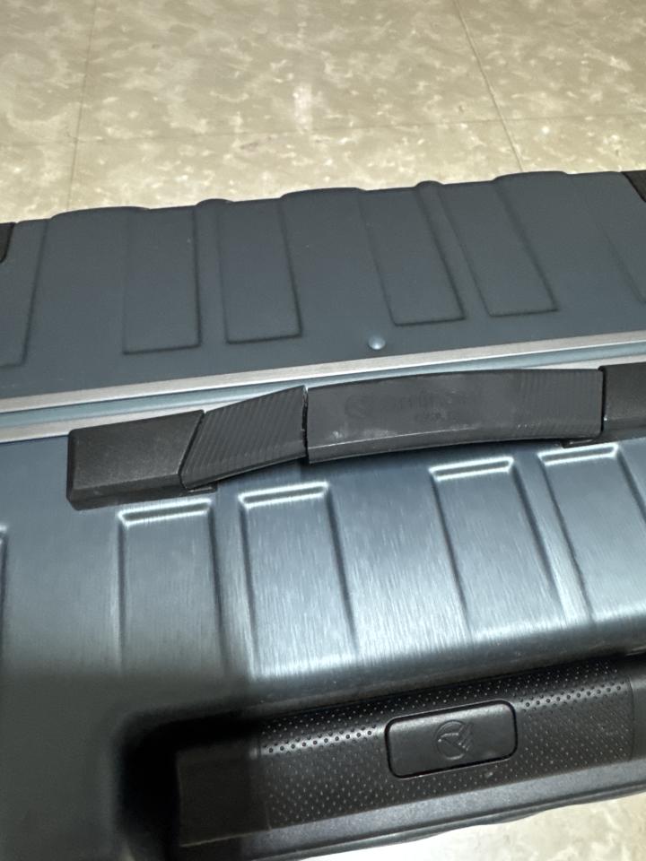 行李箱維修案件圖片