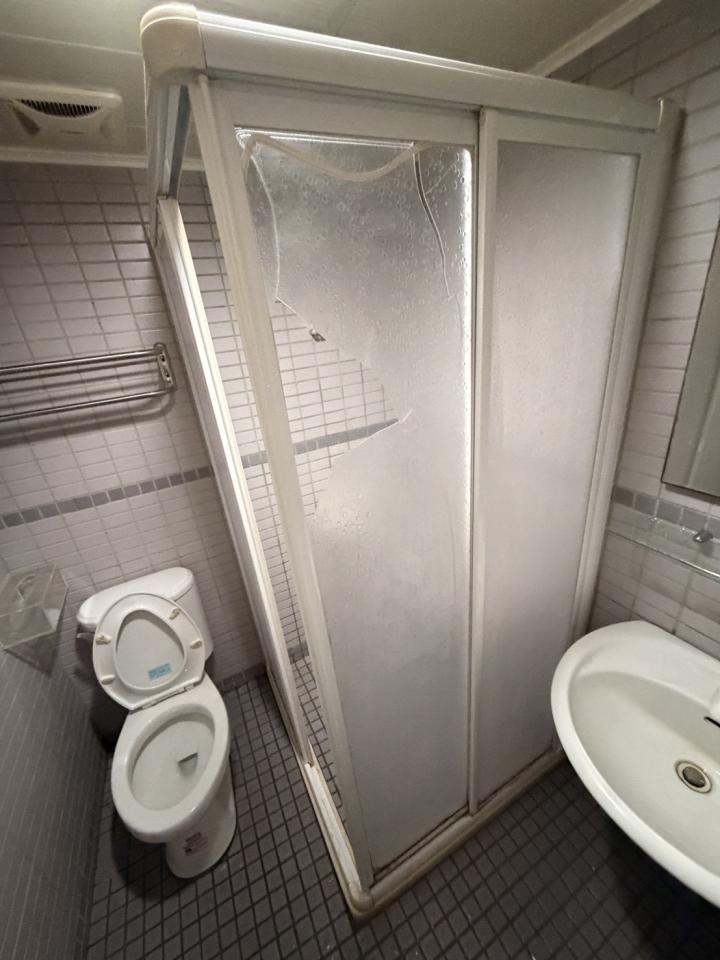 浴室門案件圖片