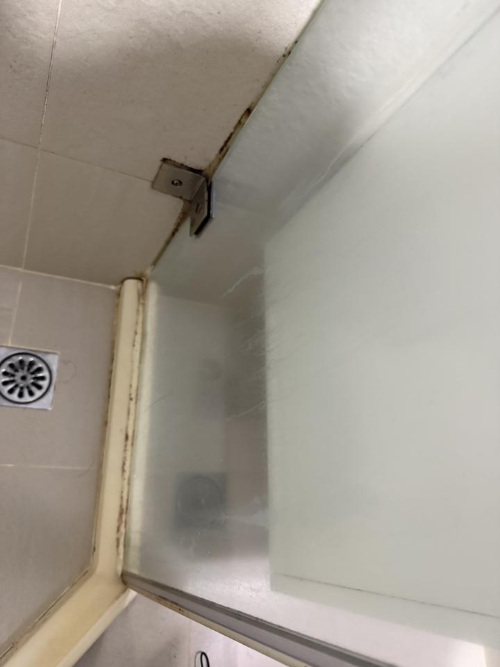 淋浴拉門安裝維修案件圖片