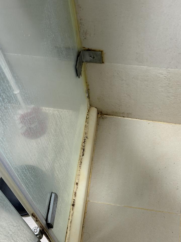 淋浴拉門安裝維修案件圖片