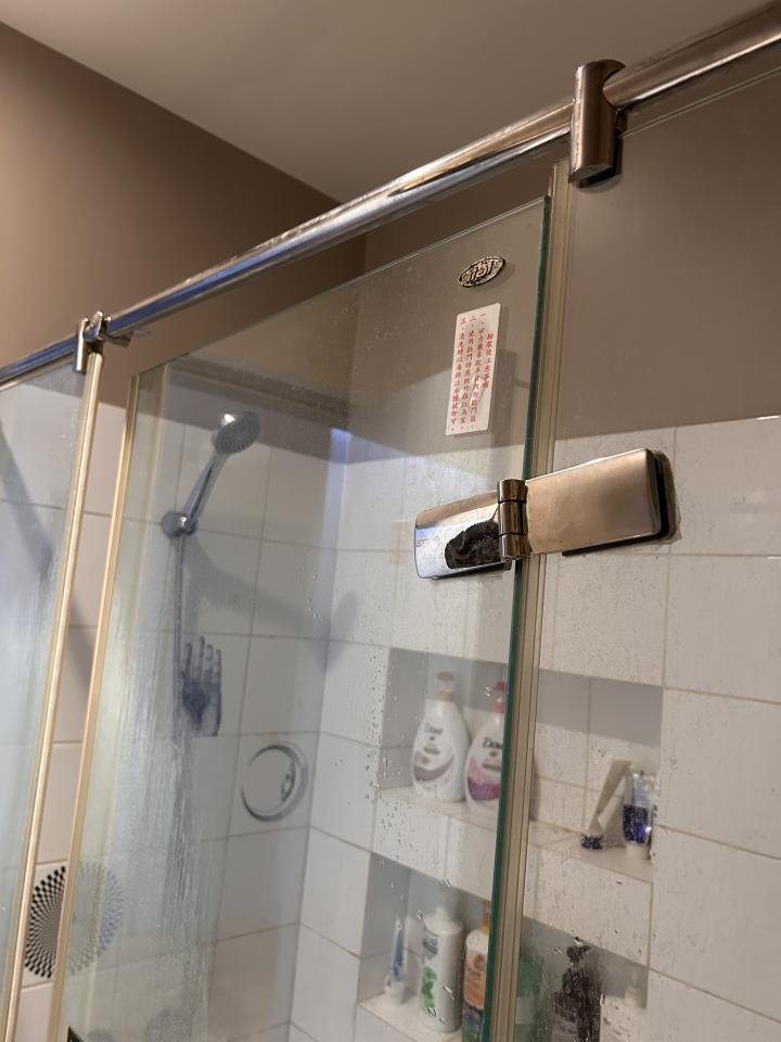 淋浴拉門安裝維修案件圖片
