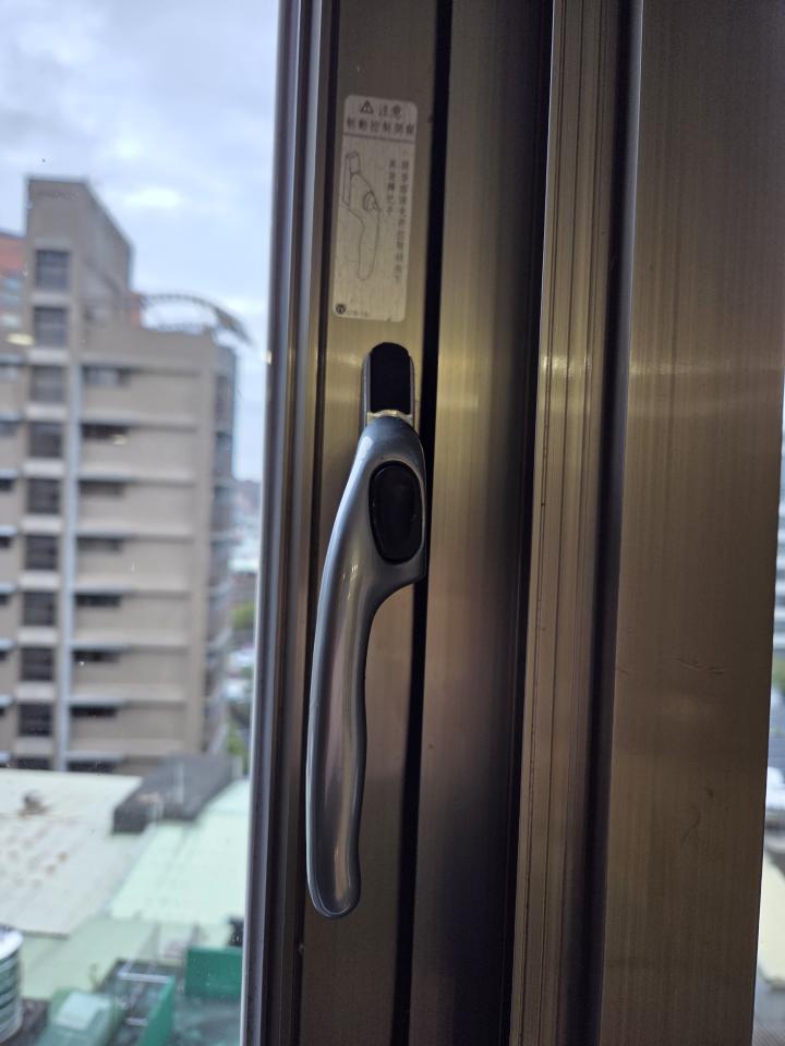 窗戶維修案件圖片