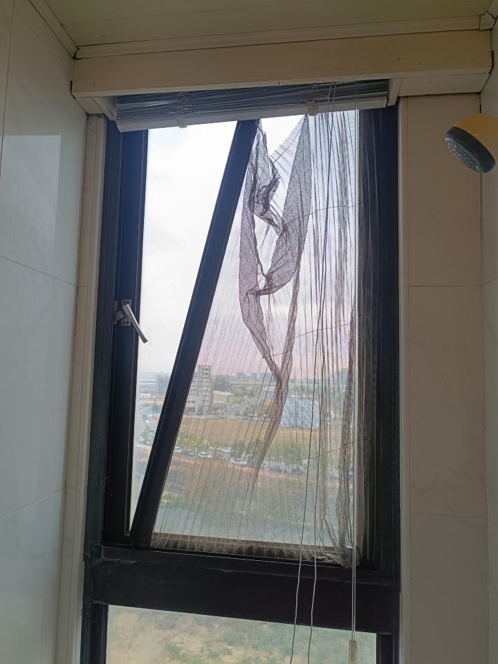窗簾安裝維修案件圖片