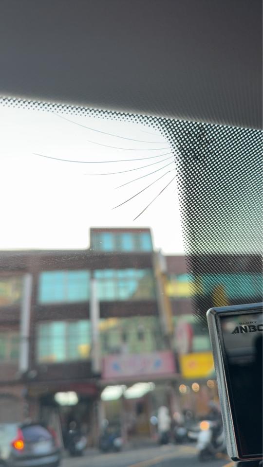 汽車玻璃修補案件圖片