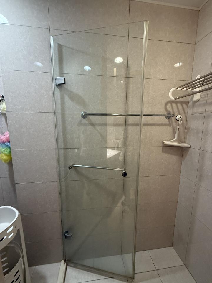 淋浴拉門安裝維修案件圖片