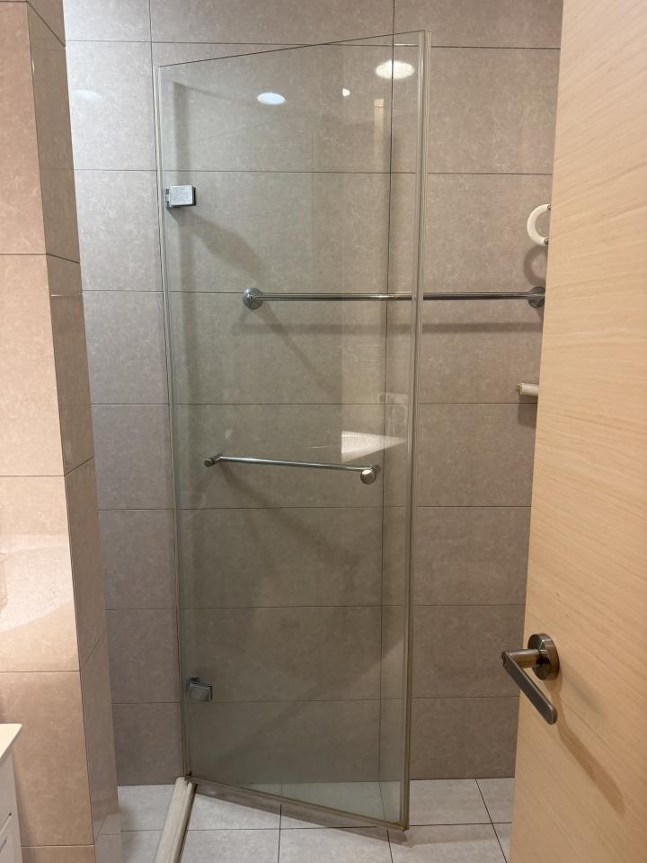 淋浴拉門安裝維修案件圖片