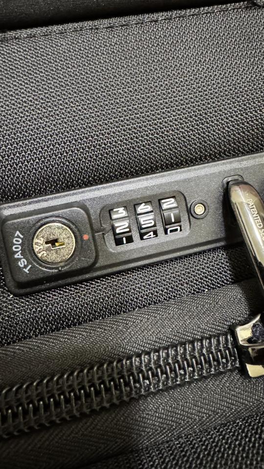 行李箱維修案件圖片