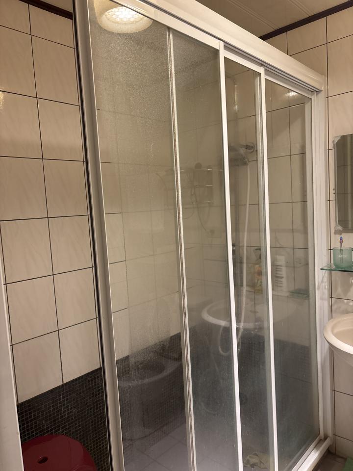 淋浴拉門安裝維修案件圖片