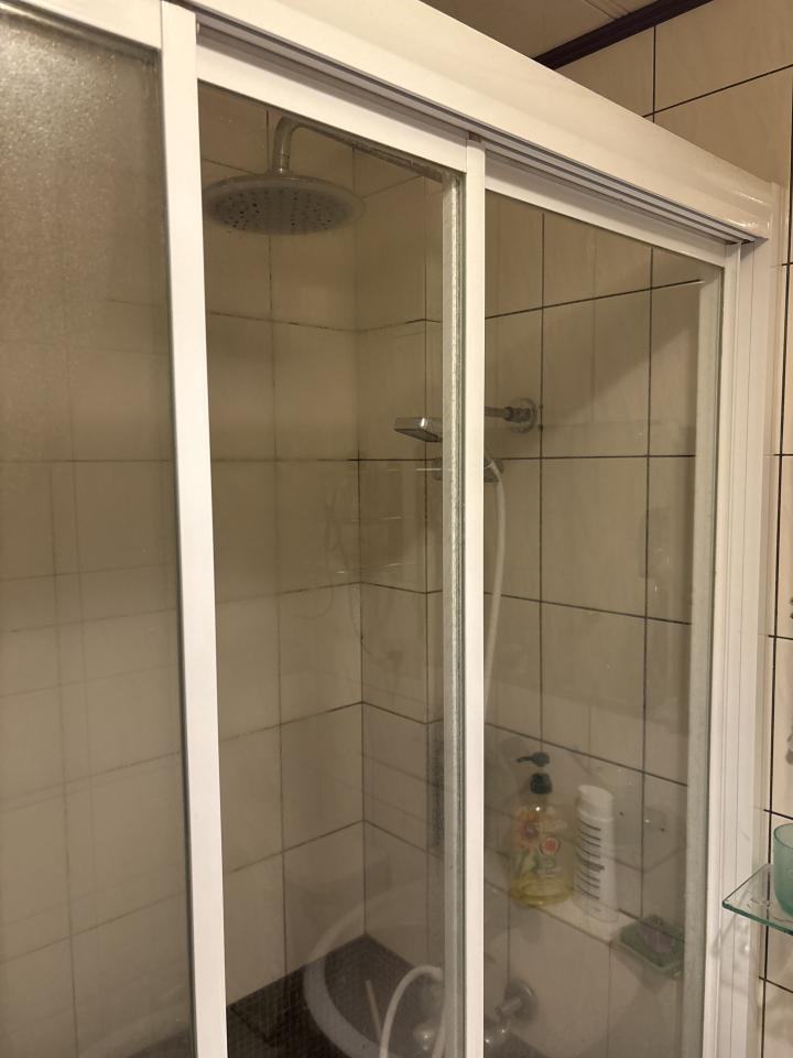 淋浴拉門安裝維修案件圖片