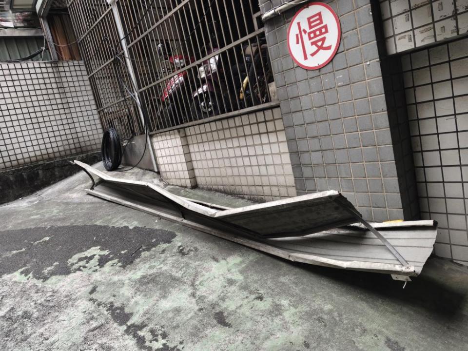 鐵捲門維修案件圖片