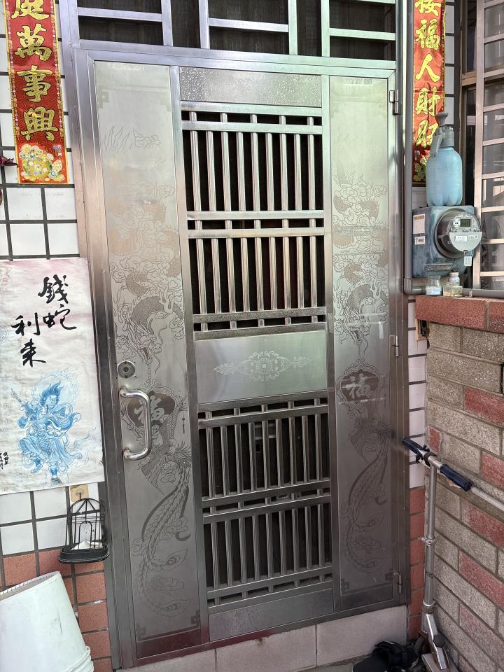 鐵門案件圖片