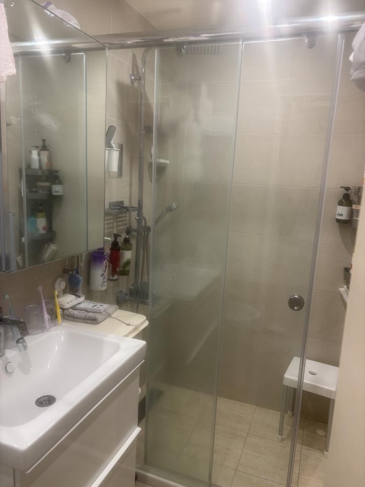 淋浴拉門安裝維修案件圖片