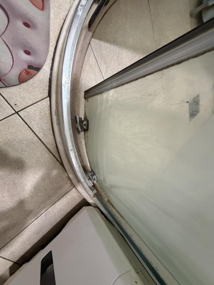 淋浴拉門安裝維修案件圖片