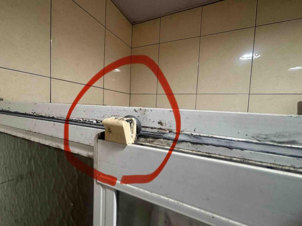 淋浴拉門安裝維修案件圖片