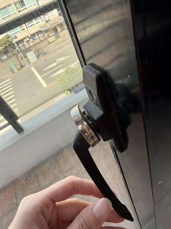 窗戶維修案件圖片