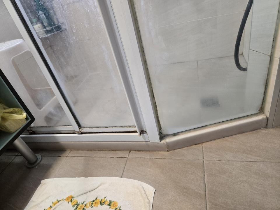 淋浴拉門安裝維修案件圖片